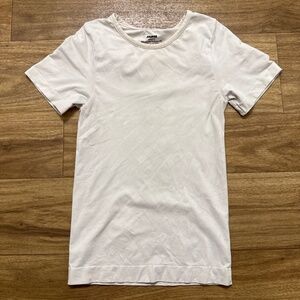 Skims tee